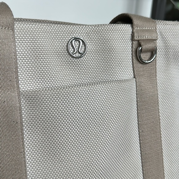 Lululemon two tone Canvas Tote Bag Beige Structured Gym Work School Bag neutral - Picture 7 of 13